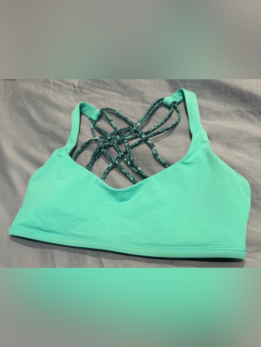 Lululemon free to be wild bra 6 teal with cups